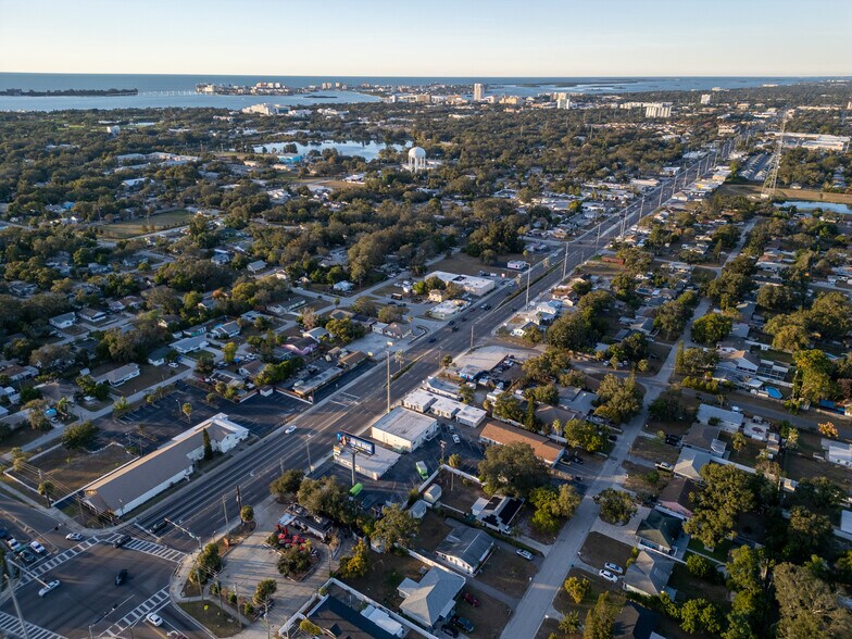 1569 S Missouri Ave, Clearwater, FL à louer - Photo du bâtiment - Image 3 de 20