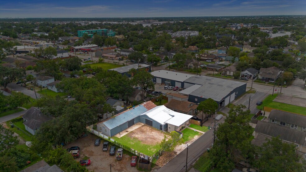 120 N Bryan St, Houston, TX à louer - Photo du bâtiment - Image 2 de 36