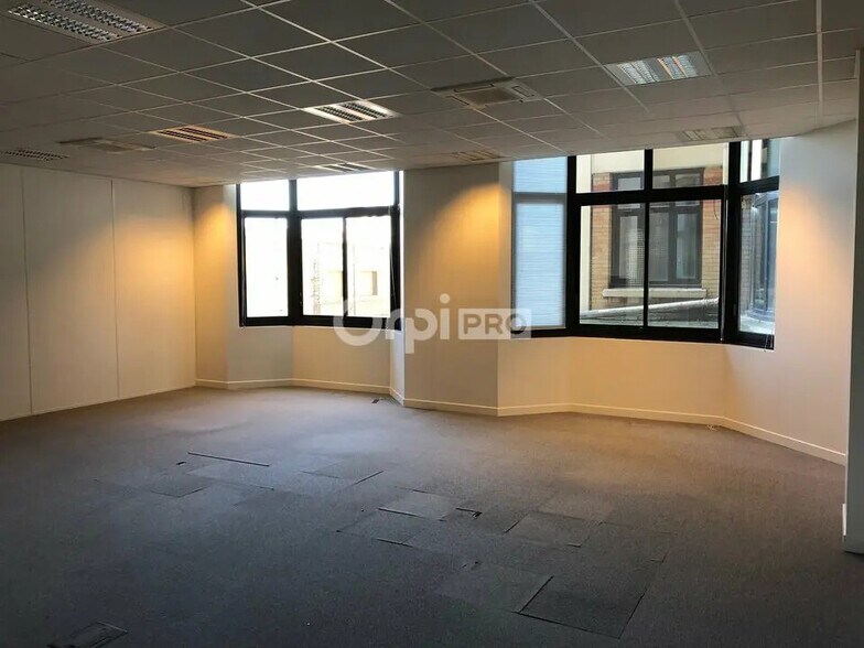 Office in Reims for lease - Building Photo - Image 3 of 8