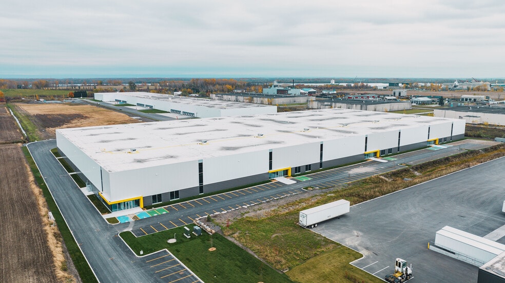 60 Rue Marie-Curie, Salaberry-de-valleyfield, QC à louer - Photo du bâtiment - Image 2 de 4