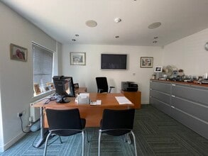 68B Grove Rd, Wimborne for lease Interior Photo- Image 2 of 9