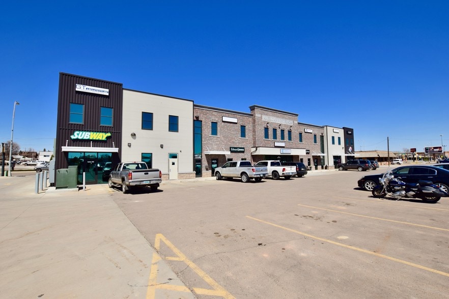 401 W Villard St, Dickinson, ND à louer - Photo du bâtiment - Image 2 de 2