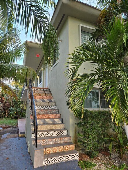 7025 Rue Granville, Miami Beach, FL à vendre - Photo principale - Image 1 de 14