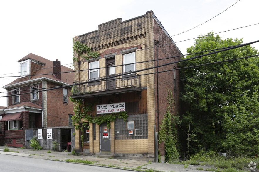 864 Meldon Ave, Donora, PA à vendre - Photo du bâtiment - Image 2 de 3