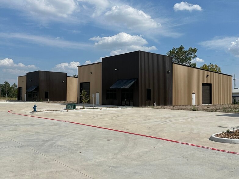 2831 S Houston Ave, Humble, TX for lease - Building Photo - Image 1 of 2