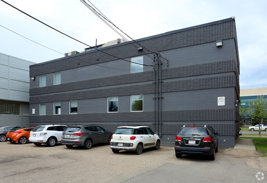 10319 Princess Elizabeth Ave, Edmonton, AB à vendre - Photo du bâtiment - Image 3 de 5