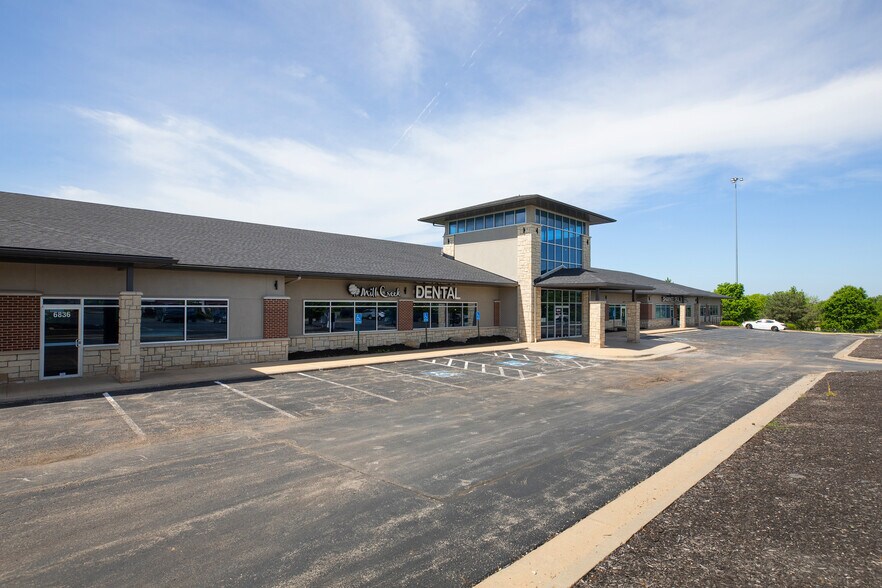 6828-6852 Silverheel St, Shawnee, KS à louer - Photo du bâtiment - Image 2 de 6