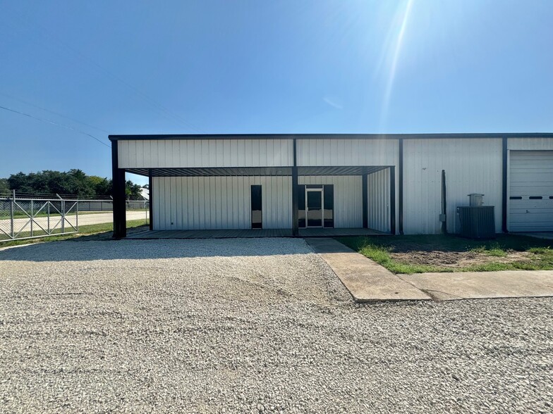 736 Garcitas Creek Rd, Inez, TX for lease - Building Photo - Image 2 of 13