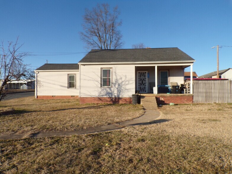 3001 McConnell Rd, Greensboro, NC for sale - Primary Photo - Image 1 of 2
