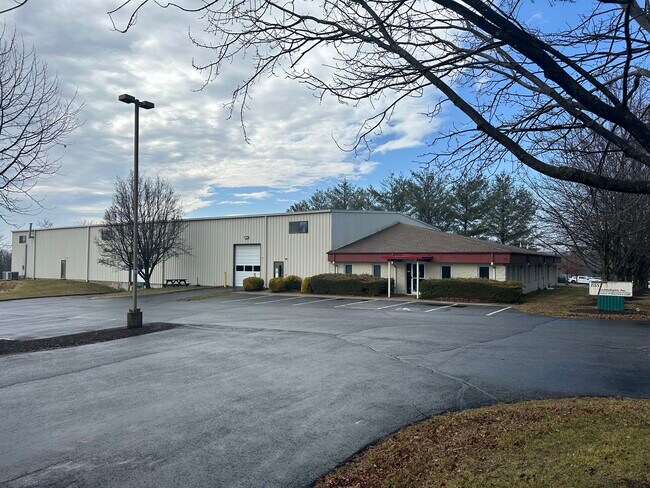 Plus de détails pour 3160 State St, Blacksburg, VA - Industriel à louer