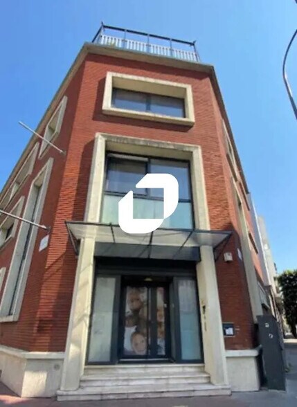 Bureau dans Saint-Ouen-sur-Seine à vendre - Photo du bâtiment - Image 3 de 22