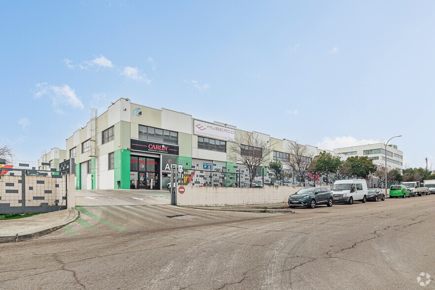 Industrial in Coslada, Madrid for sale - Building Photo - Image 2 of 2