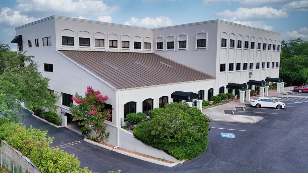 13409 NW Military Hwy, Shavano Park, TX à louer - Photo du bâtiment - Image 2 de 9