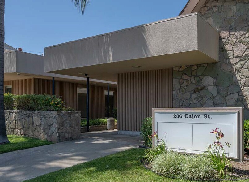 236 Cajon St, Redlands, CA à vendre - Photo du bâtiment - Image 3 de 5