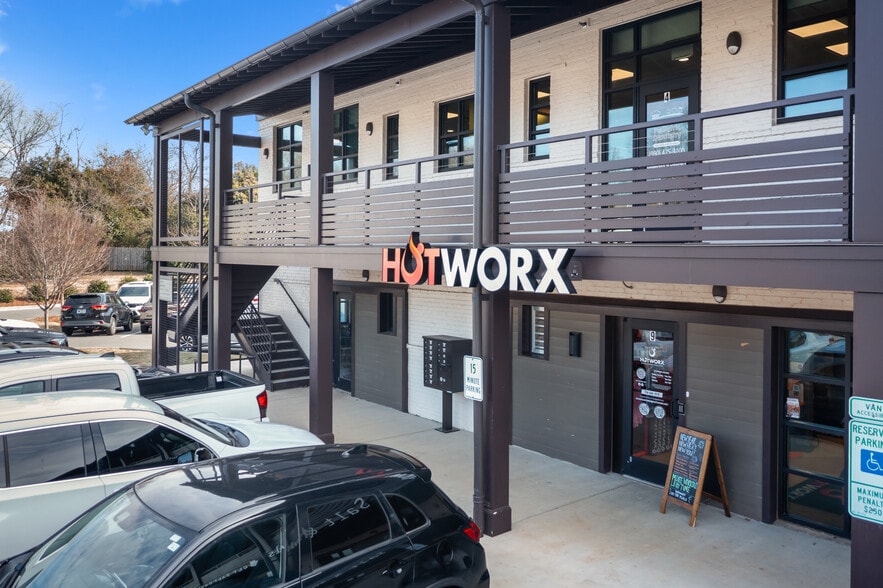 2501 The Plaza, Charlotte, NC for lease - Building Photo - Image 2 of 13