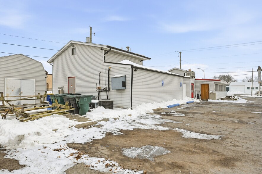 3823 N Broadway Ave, Muncie, IN à vendre - Photo du bâtiment - Image 3 de 13