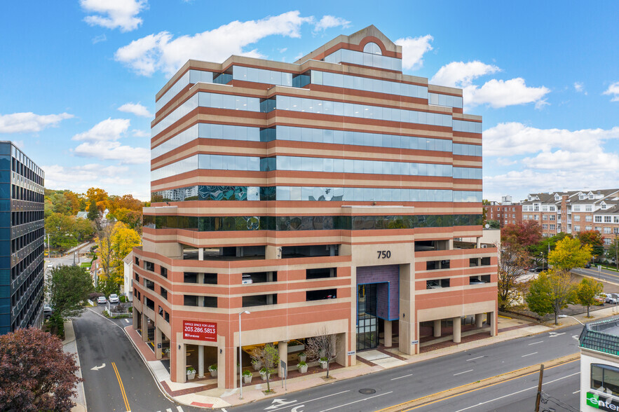 750 E Main St, Stamford, CT for lease - Building Photo - Image 3 of 13