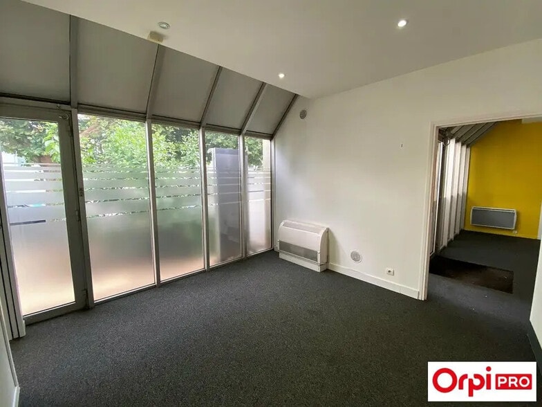 Retail in Savigny-sur-Orge for sale - Interior Photo - Image 3 of 7