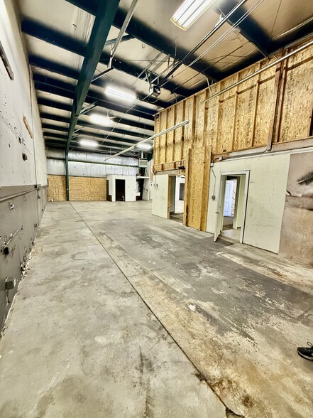 1805 Industrial Park Dr, Normal, IL for lease - Building Photo - Image 2 of 18