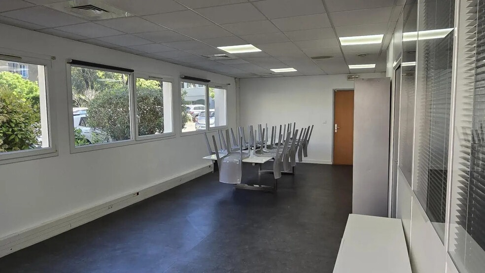 Bureau dans Gémenos à louer - Photo intérieure - Image 2 de 7