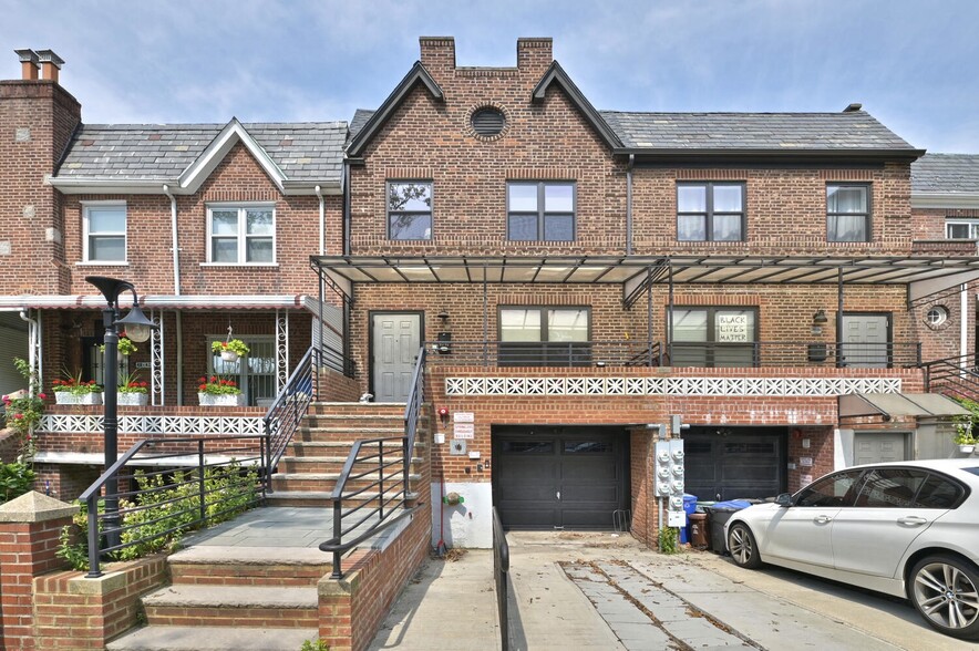 4840 42nd St, Sunnyside, NY à vendre - Photo principale - Image 1 de 1