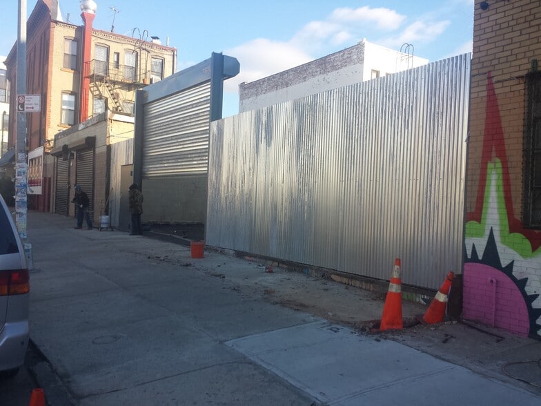 22 Grattan St, Brooklyn, NY for sale - Primary Photo - Image 2 of 6