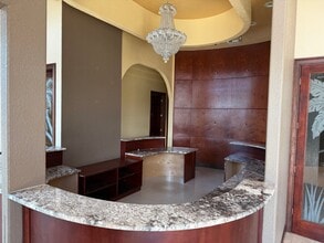 2080-2094 Gulf To Bay Blvd, Clearwater, FL for lease Interior Photo- Image 2 of 8