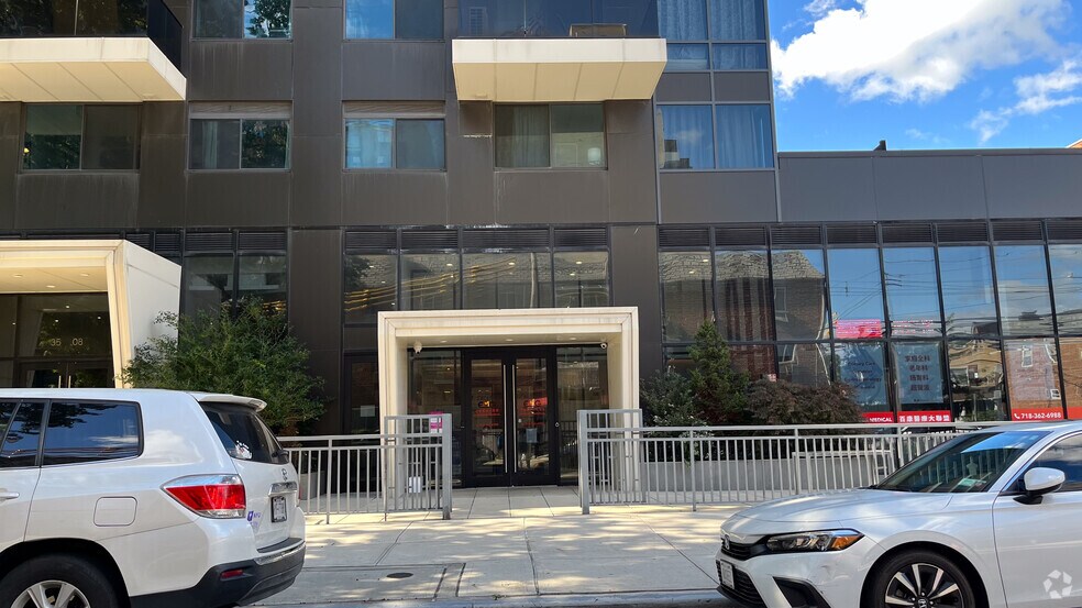 35-08 146th St, Flushing, NY à vendre - Photo du bâtiment - Image 3 de 10