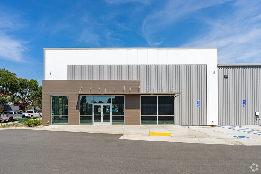 2754 Business Park Ave, Fresno, CA à louer - Photo du bâtiment - Image 3 de 5