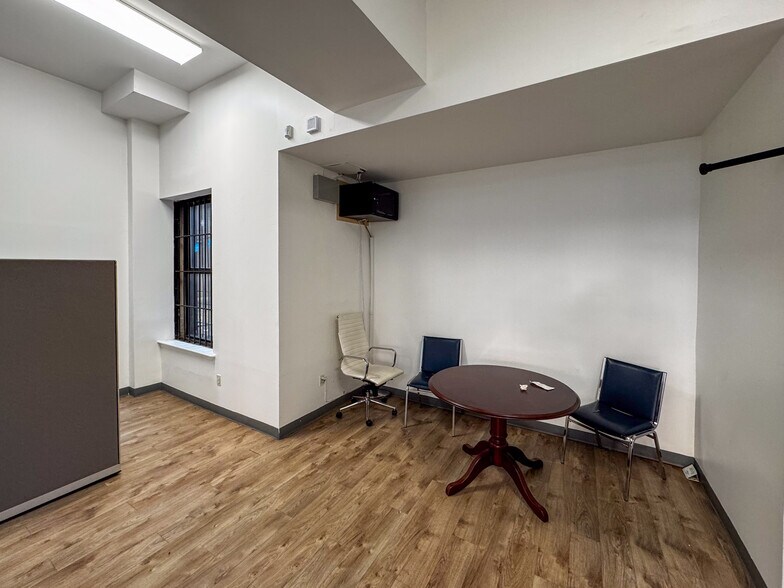 900 Rogers Pl, Bronx, NY à louer - Photo du bâtiment - Image 2 de 9