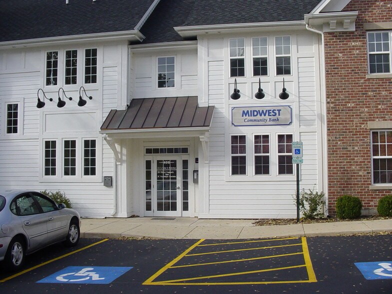405 Illinois Ave, St Charles, IL à louer - Photo du bâtiment - Image 2 de 9