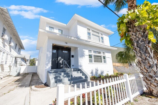 Plus de détails pour 781 31st Ave N, Saint Petersburg, FL - Multi-résidentiel à vendre