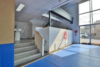 37 Rue Sainte-Anne, Ste-Anne-de-Bellevue, QC for sale Interior Photo- Image 2 of 12