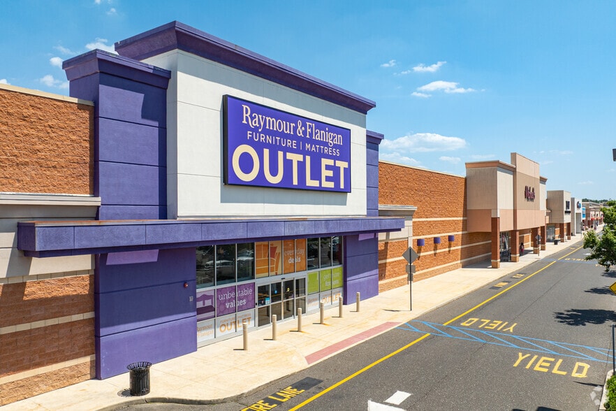 2000 Clements Bridge Rd, Deptford, NJ for lease - Building Photo - Image 2 of 7