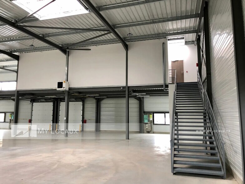 Flex in Aulnay-sous-Bois for lease - Interior Photo - Image 3 of 8