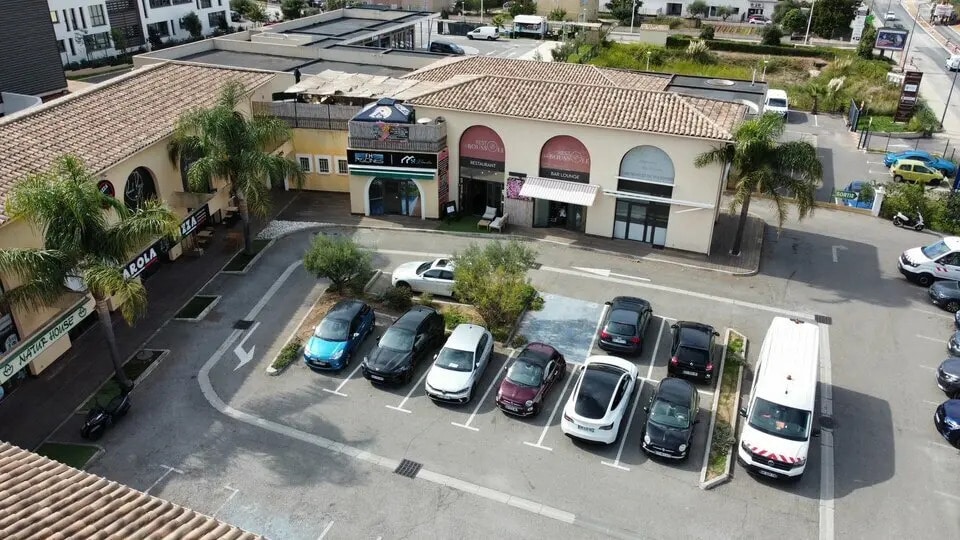 Commerce de détail dans Ollioules à louer - Photo du bâtiment - Image 1 de 6