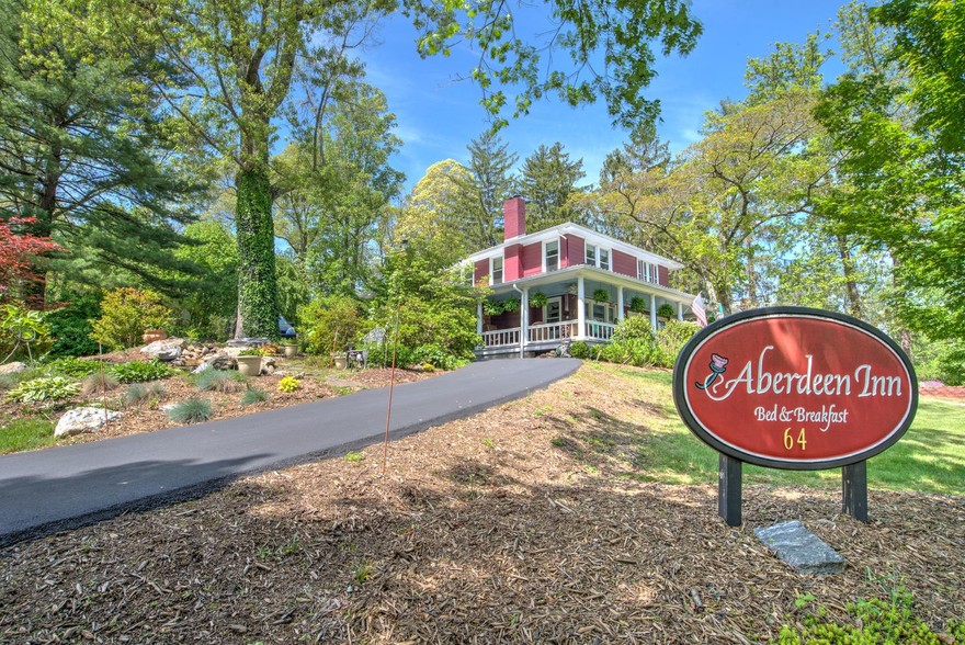 64 Linden Ave, Asheville, NC à vendre - Photo principale - Image 1 de 1