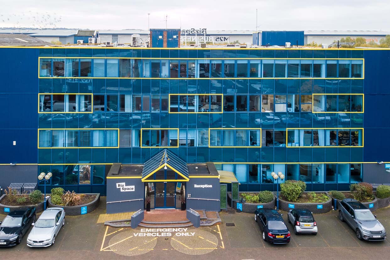 121 Brooker Rd, Waltham Abbey à louer Photo principale- Image 1 de 4