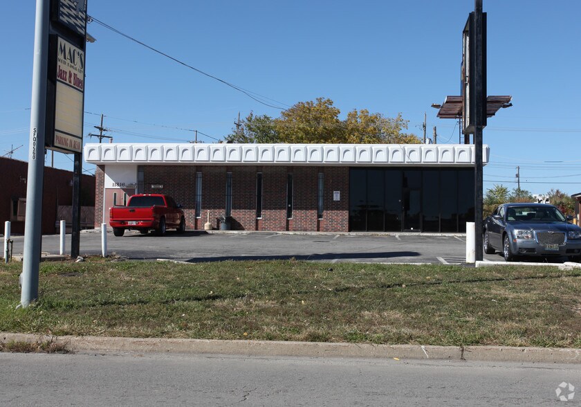 11816 Blue Ridge Blvd, Kansas City, MO for sale - Building Photo - Image 2 of 2