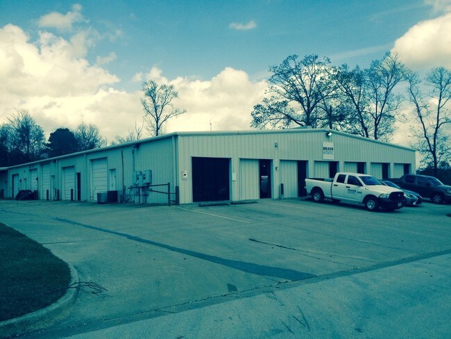 Plus de détails pour 2120 Brandon Dr, Tyler, TX - Flex à vendre