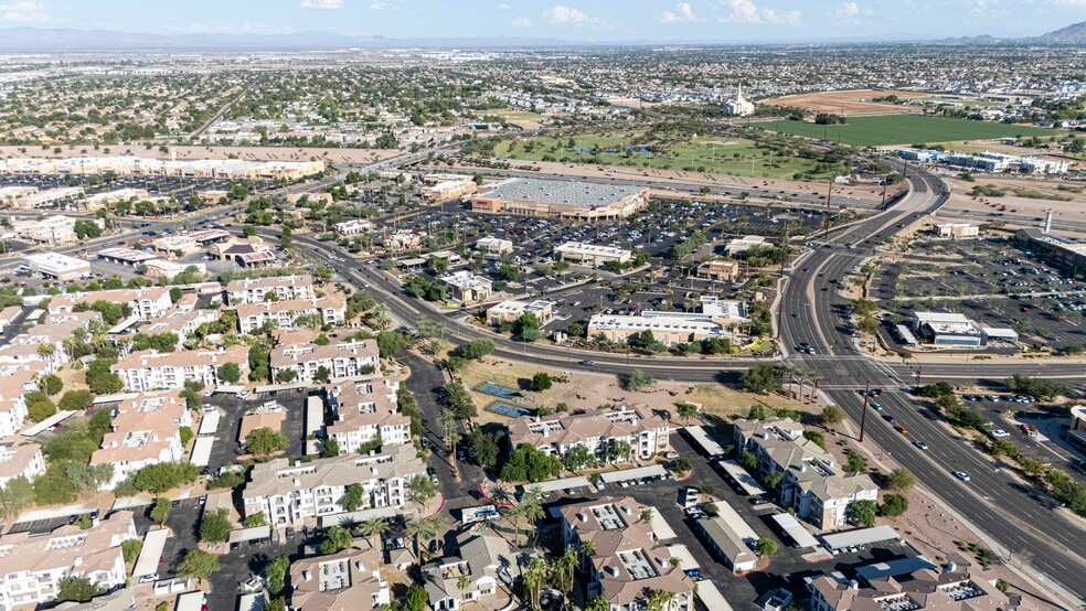 Santan Village Habit Burger, Gilbert, AZ à louer - Photo du bâtiment - Image 3 de 7