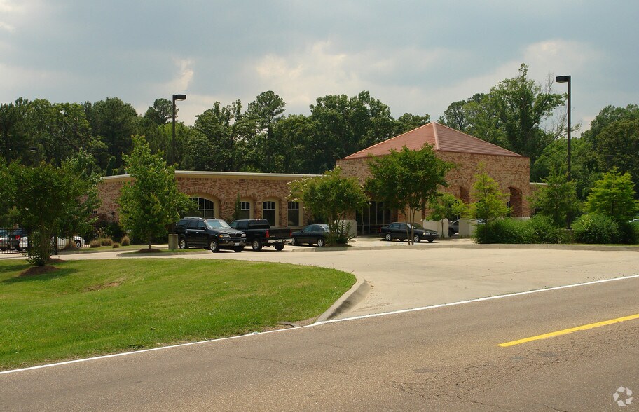 571 Beasley Rd, Jackson, MS à louer - Photo du bâtiment - Image 2 de 2