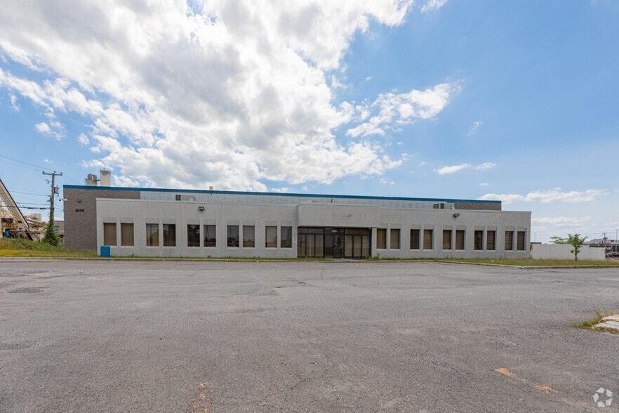 8100-8200 Boul Cavendish, Saint-Laurent, QC à louer - Photo du bâtiment - Image 3 de 3