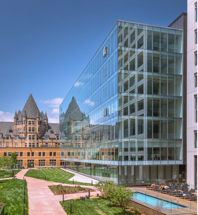 Plus de détails pour 700 Rue Saint-Hubert, Montréal, QC - Bureau à louer