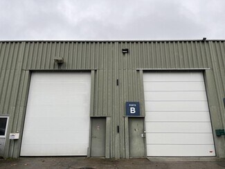 Plus de détails pour 1-3 Avenue Jean Pierre Timbaud, Trappes - Industriel à louer