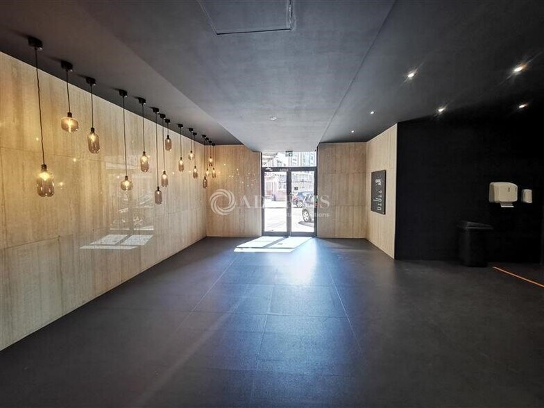 Bureau dans Lille à louer - Hall d’entrée - Image 3 de 10