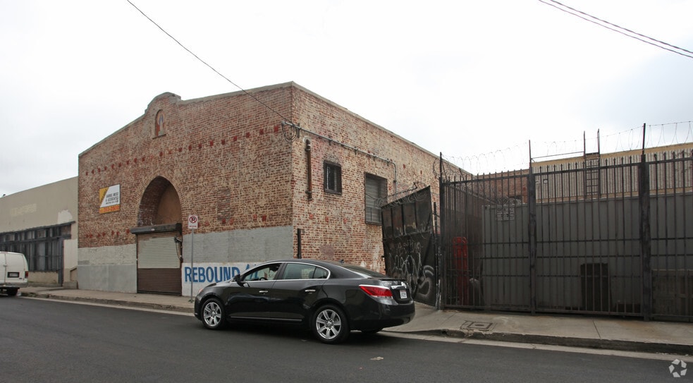 760 Gladys Ave, Los Angeles, CA for lease - Building Photo - Image 1 of 8