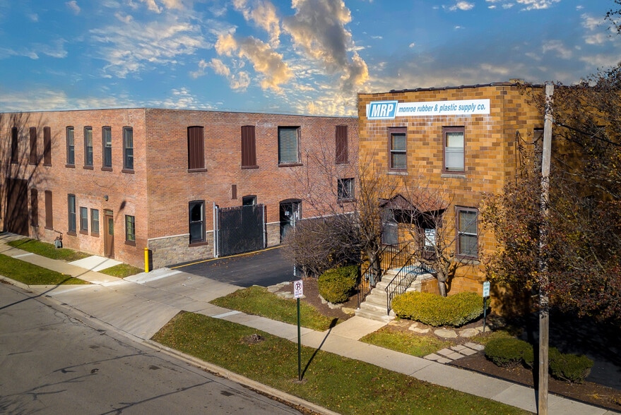 425 E Front St, Monroe, MI à louer - Photo du bâtiment - Image 1 de 38