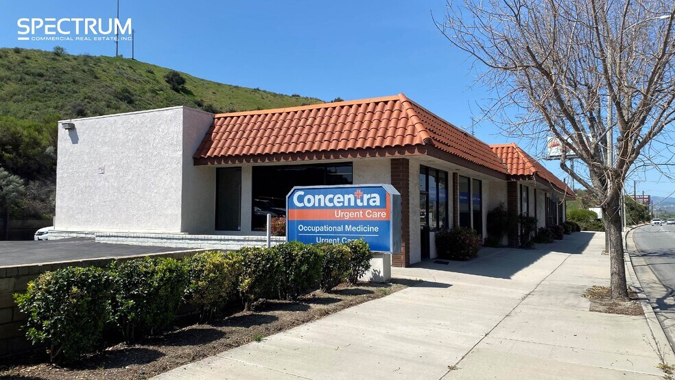 22840 Soledad Canyon Rd, Santa Clarita, CA à louer - Photo du bâtiment - Image 2 de 5