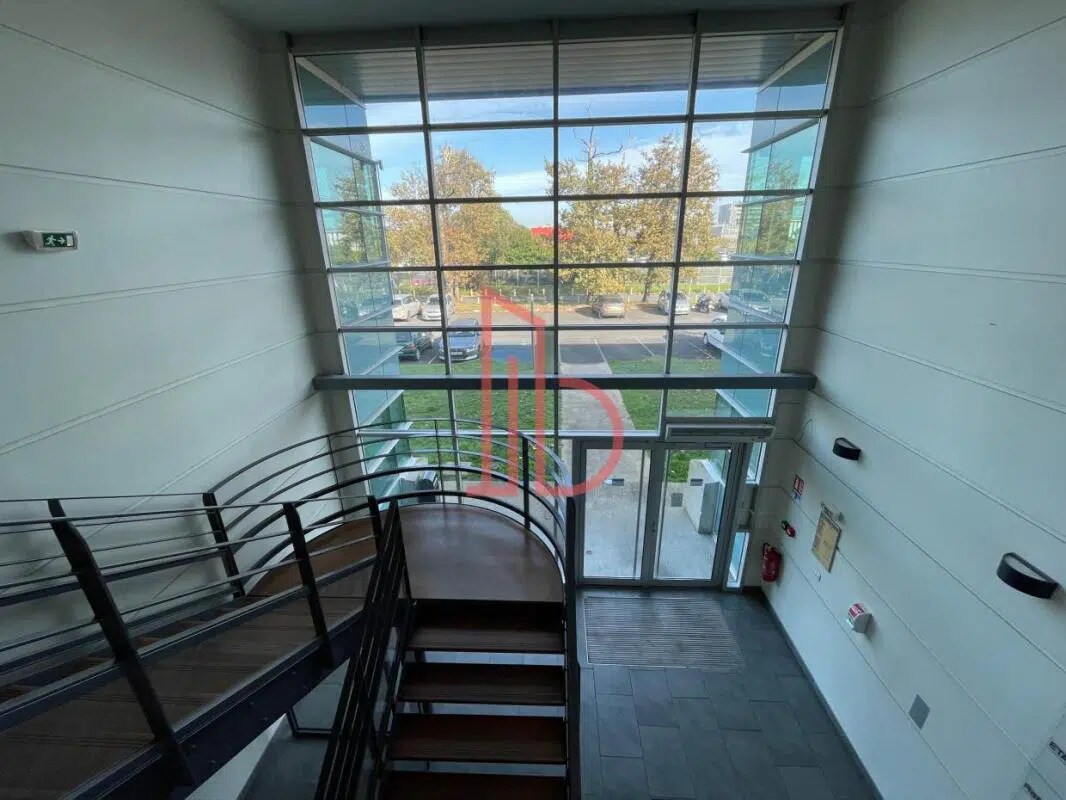Bureau dans Mérignac à louer Hall d’entrée- Image 1 de 9